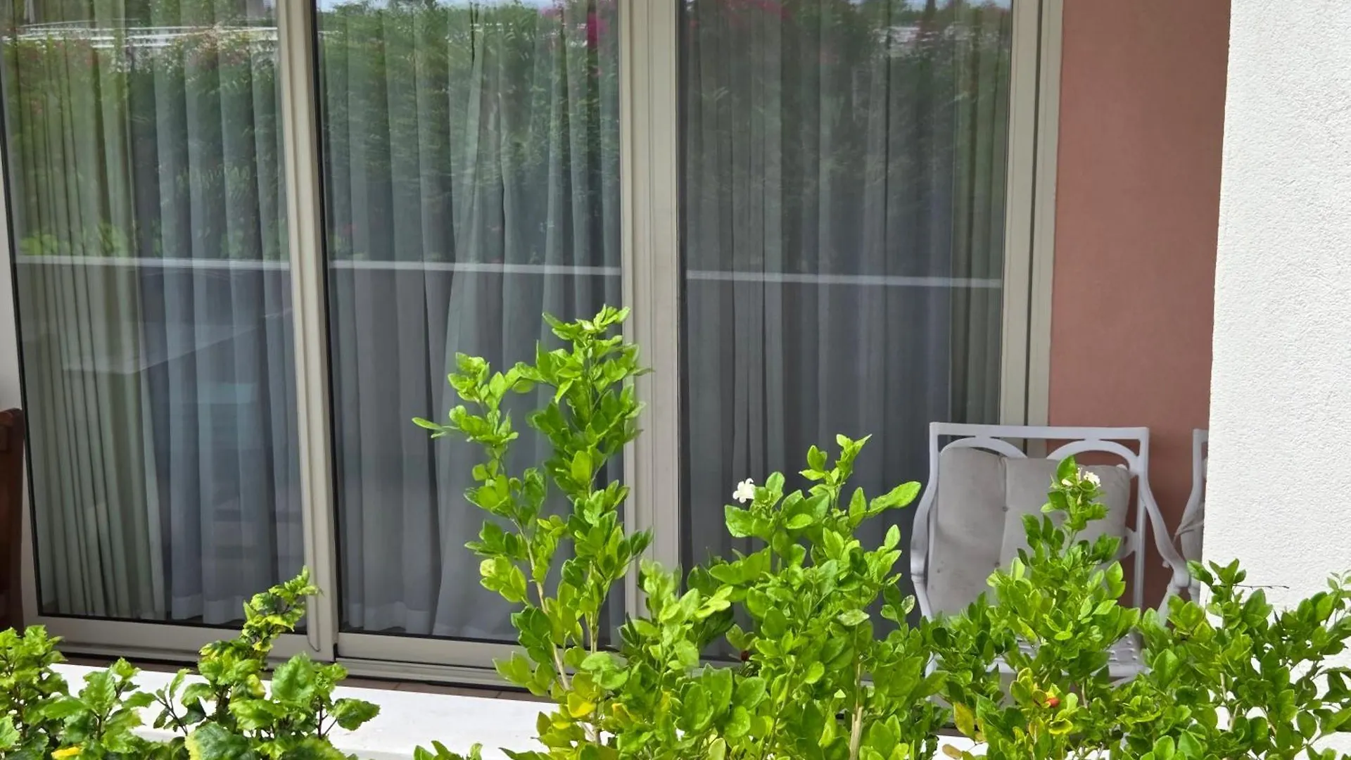 1 Bedroom Apartment With Private Balcony Maho!