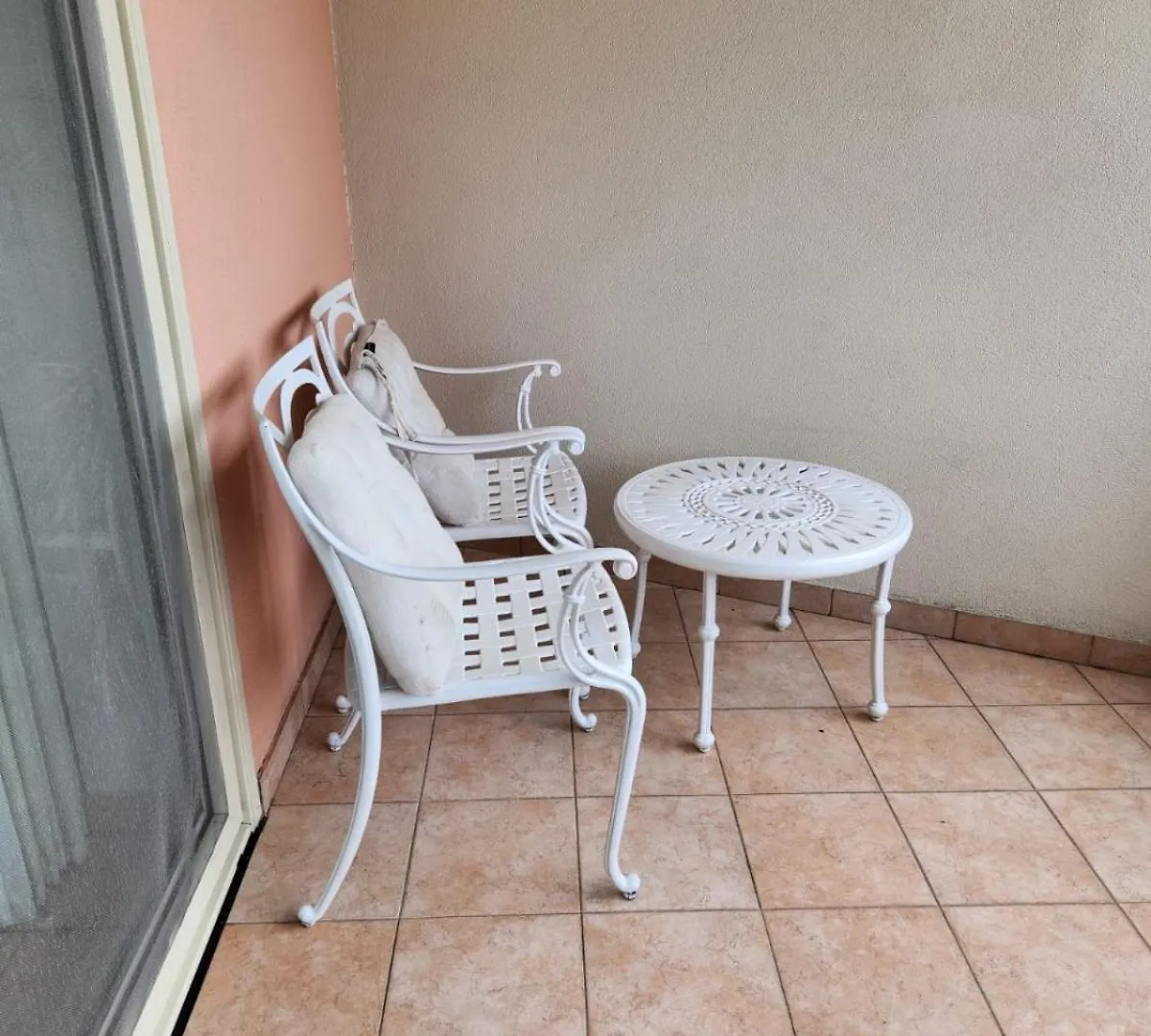 1 Bedroom Apartment With Private Balcony Maho! 0*, Maho
